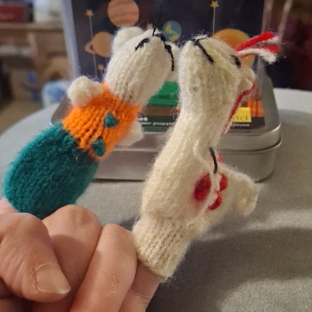 Kittd Knitted Animal Finger Puppets Set Orange Green White Mouse Llama